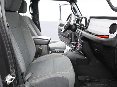 Certified 2024 Jeep Gladiator Sport image 16