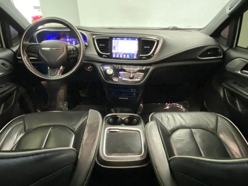 Used 2018 Chrysler Pacifica Limited w/ S Appearance Package image 27