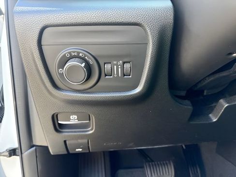 Used 2023 Jeep Grand Cherokee L Altitude AWD/4WD image 17