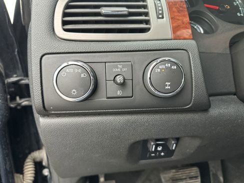 Used 2013 Chevrolet Suburban LTZ image 16