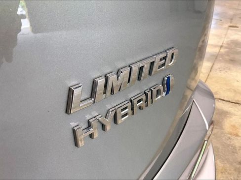 Used 2018 Toyota RAV4 Limited AWD/4WD image 23