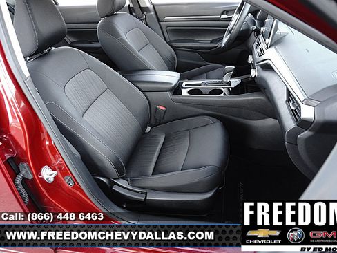Used 2024 Nissan Altima 2.5 SV FWD image 11