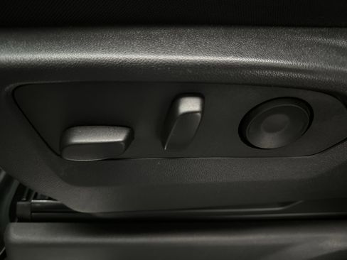 Used 2025 Chevrolet Silverado 2500 LT w/ Convenience Package image 22