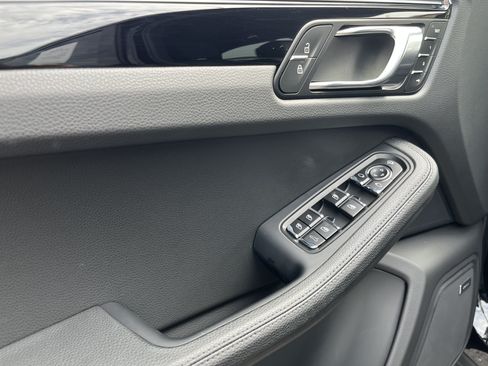 Used 2025 Porsche Macan AWD/4WD image 14