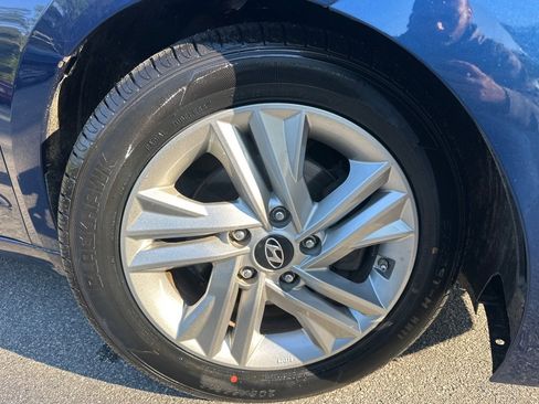 Used 2019 Hyundai Elantra SEL image 39