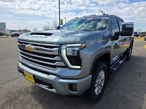 Used 2025 Chevrolet Silverado 2500 High Country w/ Technology Package AWD/4WD image 2
