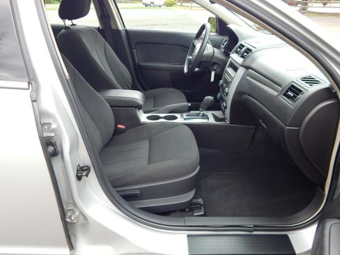 Used 2010 Mercury Milan image 16