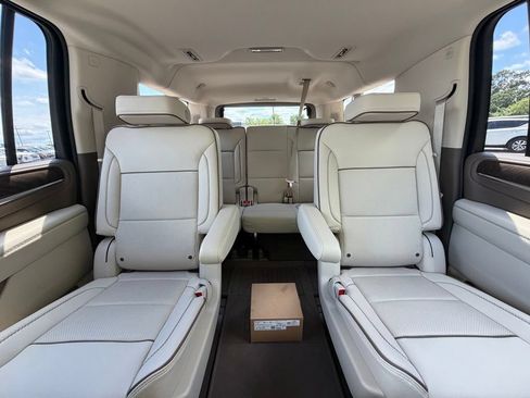 Used 2024 GMC Yukon XL Denali w/ Advanced Technology Package AWD/4WD image 23