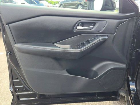 Used 2025 Nissan Rogue SV AWD/4WD image 19