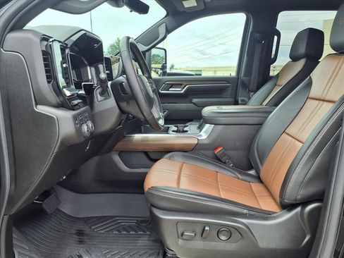 Used 2025 Chevrolet Silverado 2500 High Country w/ High Country Premium Package AWD/4WD image 13