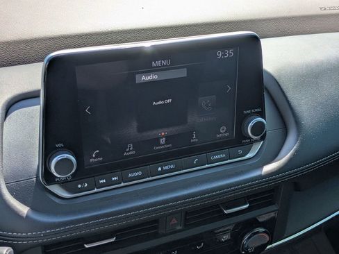 Used 2023 Nissan Rogue S image 21