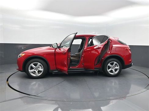 Used 2020 Alfa Romeo Stelvio image 40