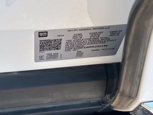 Certified 2024 GMC Yukon SLT RWD image 34