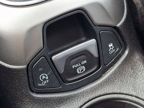 Certified 2019 Jeep Compass Latitude w/ Popular Equipment Group AWD/4WD image 27