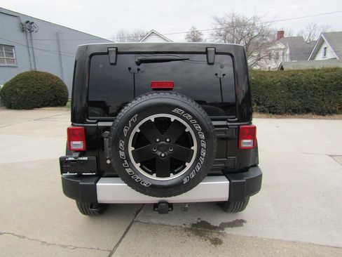 Used 2013 Jeep Wrangler Unlimited Sahara w/ Dual Top Group image 4
