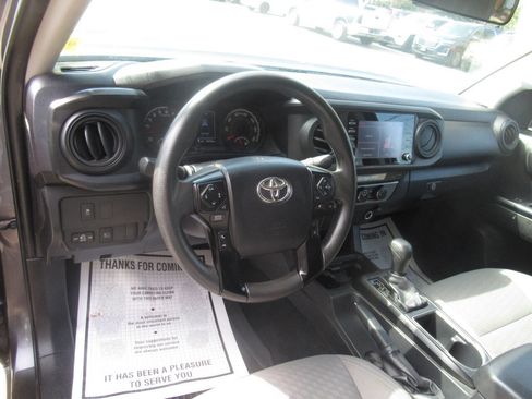 Used 2022 Toyota Tacoma SR AWD/4WD image 17