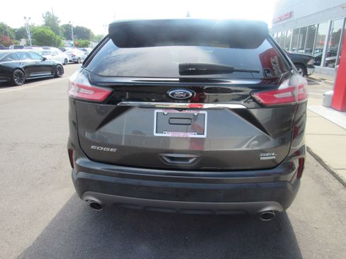 Used 2019 Ford Edge SEL FWD image 6