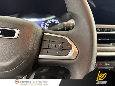 Used 2023 Jeep Compass Latitude AWD/4WD image 13