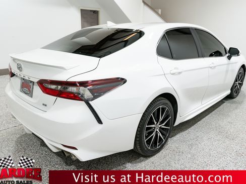 Used 2024 Toyota Camry SE image 5