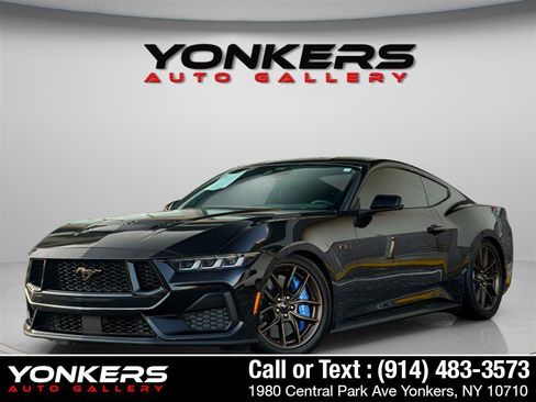 Used 2024 Ford Mustang GT Premium image 3