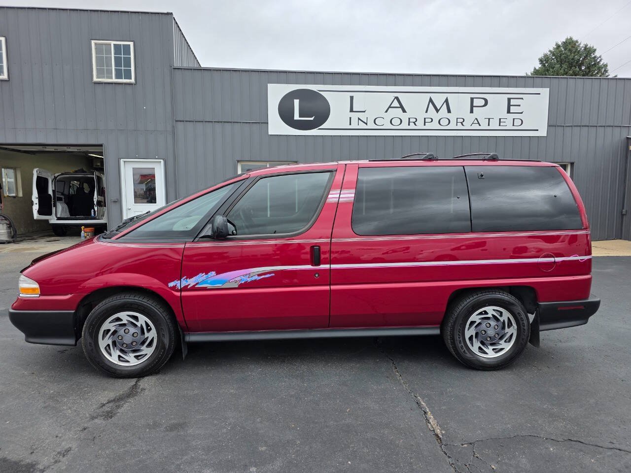 Used 1995 Chevrolet Lumina APV FWD image 2