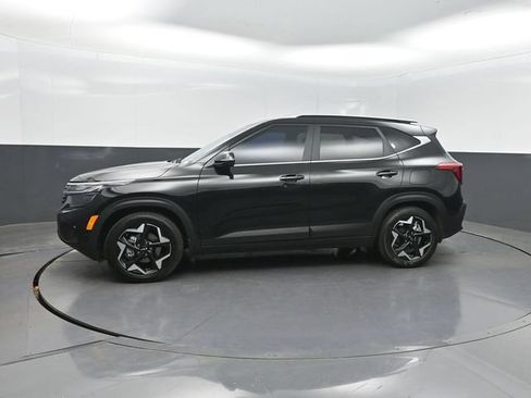 Used 2025 Kia Seltos EX FWD image 3