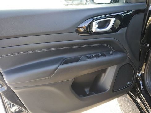 Certified 2024 Jeep Compass Limited w/ High Altitude Package image 9