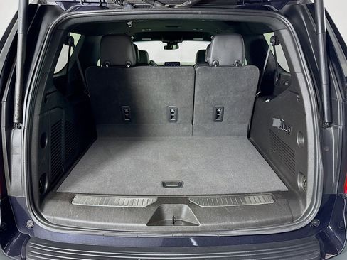 Used 2023 Chevrolet Suburban Premier image 23