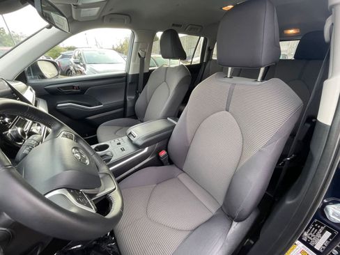Used 2025 Toyota Highlander LE image 39