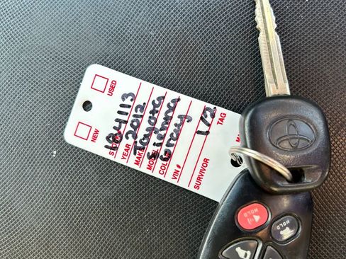 Used 2012 Toyota Sienna XLE FWD image 31
