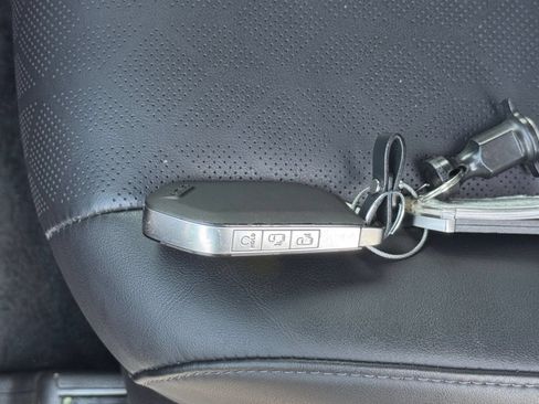 Used 2026 Kia Carnival FWD image 27