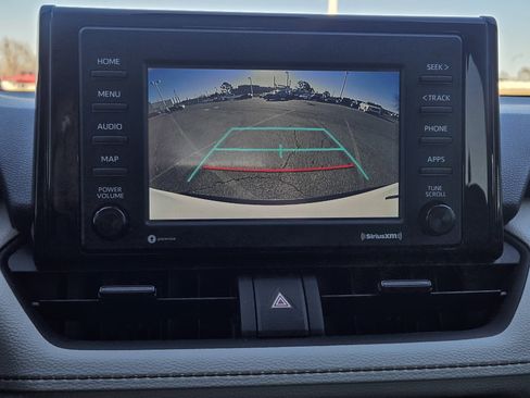 Used 2022 Toyota RAV4 XLE image 17