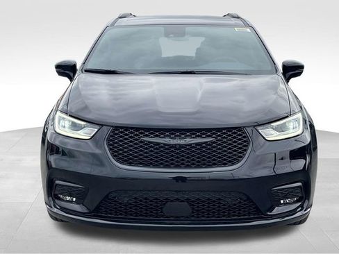 New 2026 Chrysler Pacifica Select image 2