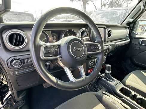 Used 2022 Jeep Wrangler Unlimited Rubicon 4xe w/ Cold Weather Group AWD/4WD image 12