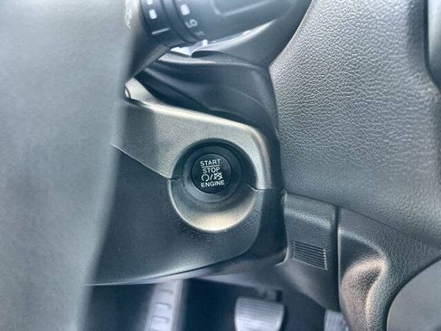 Used 2021 Jeep Renegade Latitude FWD image 16