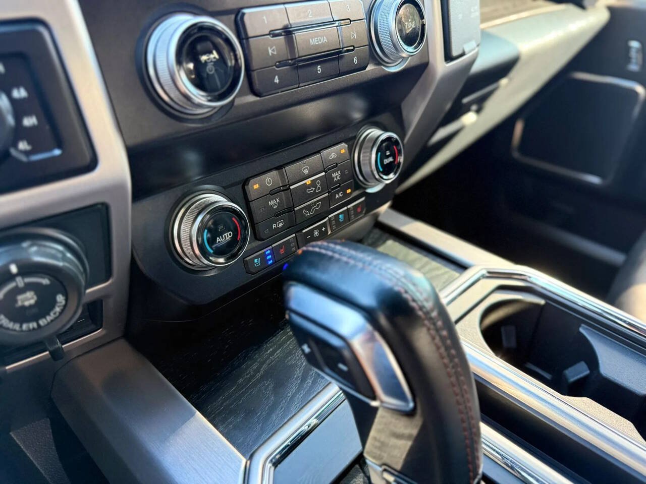 Used 2019 Ford F150 Platinum w/ Equipment Group 701A Luxury AWD/4WD image 24