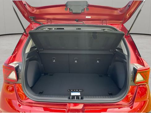 Used 2024 Hyundai Venue Limited image 8