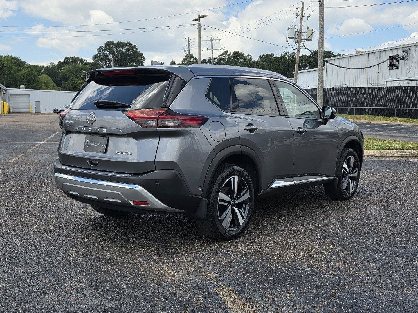Used 2023 Nissan Rogue Platinum w/ Platinum Premium Package FWD image 5