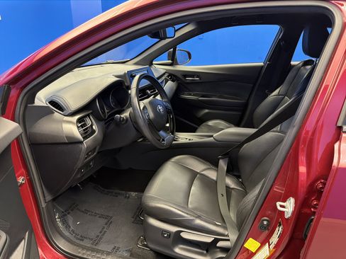Used 2018 Toyota C-HR XLE FWD image 13