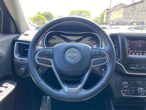 Used 2019 Jeep Cherokee Latitude Plus w/ Comfort/Convenience Group image 29