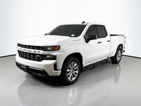 Used 2022 Chevrolet Silverado 1500 Custom image 3