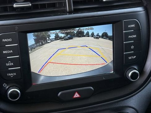 Used 2021 Kia Soul LX FWD image 17