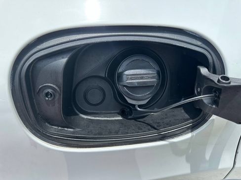 Certified 2023 Porsche Cayenne AWD/4WD image 40