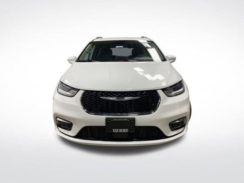 Used 2022 Chrysler Pacifica Touring-L image 9