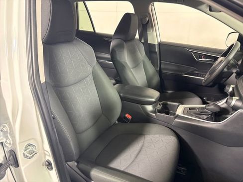 Used 2025 Toyota RAV4 XLE AWD/4WD image 48