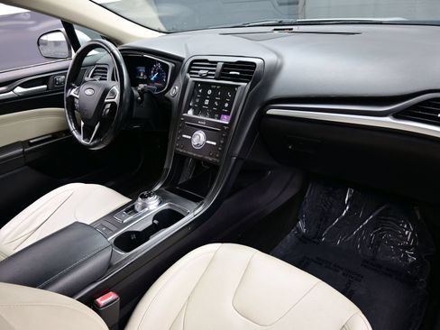 Used 2018 Ford Fusion Titanium FWD image 13