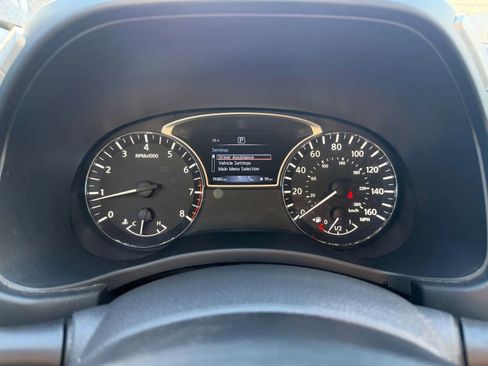 Used 2020 Nissan Pathfinder SV image 18