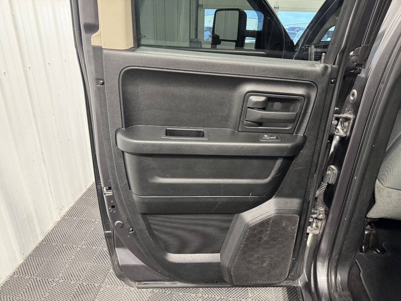 Used 2017 RAM 1500 Express AWD/4WD image 9