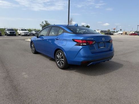 Used 2021 Nissan Versa SV FWD image 3