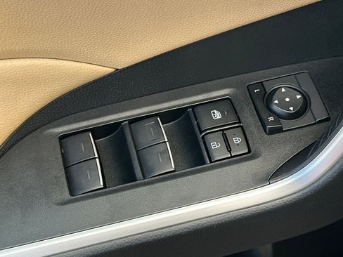 Used 2022 Toyota RAV4 XLE w/ Convenience Package image 12